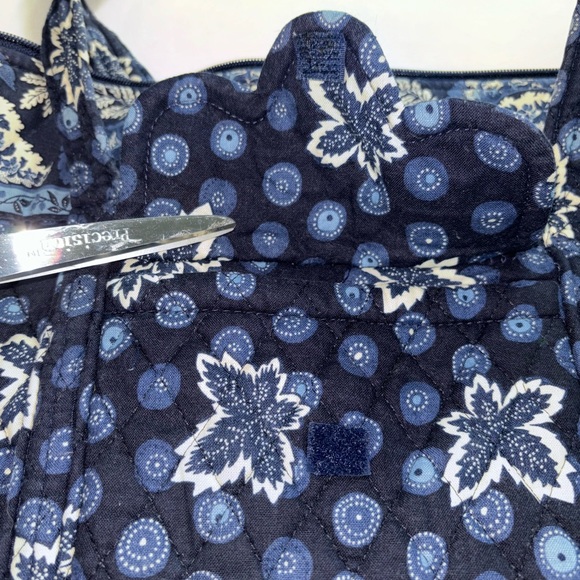 Vera Bradley Blue Quilted Bag 12" W x 12" H x 3.5" D Zipper Top Excellent Cond - Picture 7 of 8